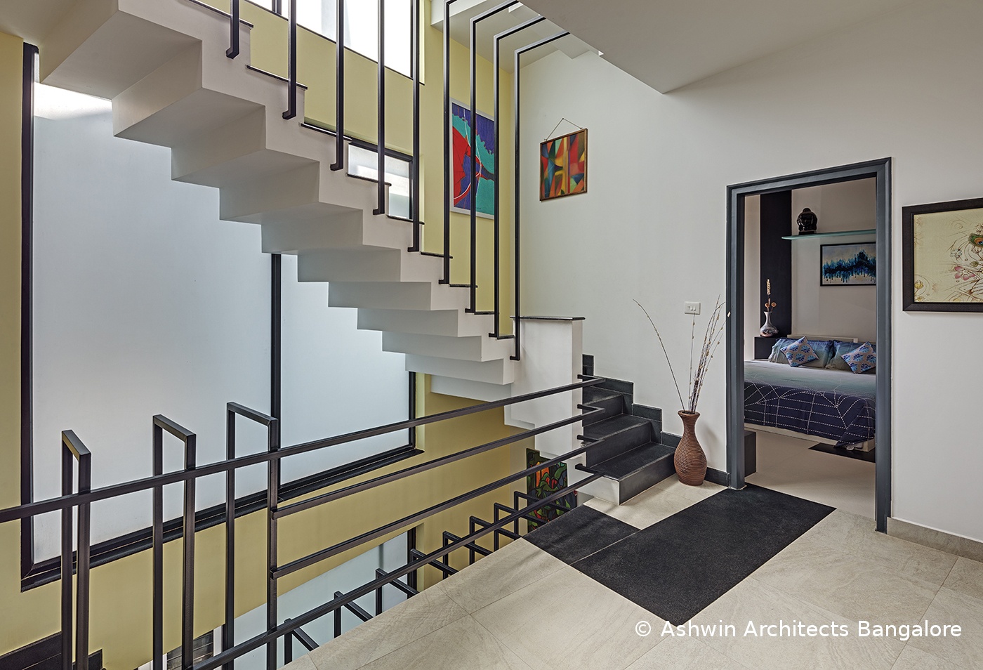 independent-villa-daylight-stairs-40x50-site