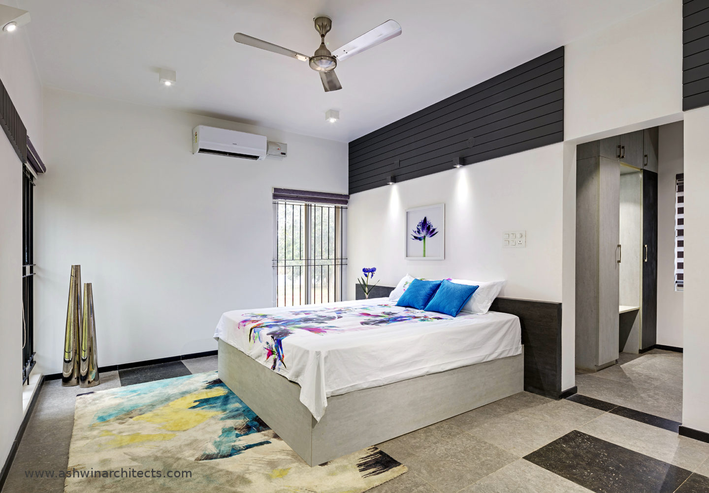 slokesh-60x40-plot-residence-guest-bedroom-interior-designs