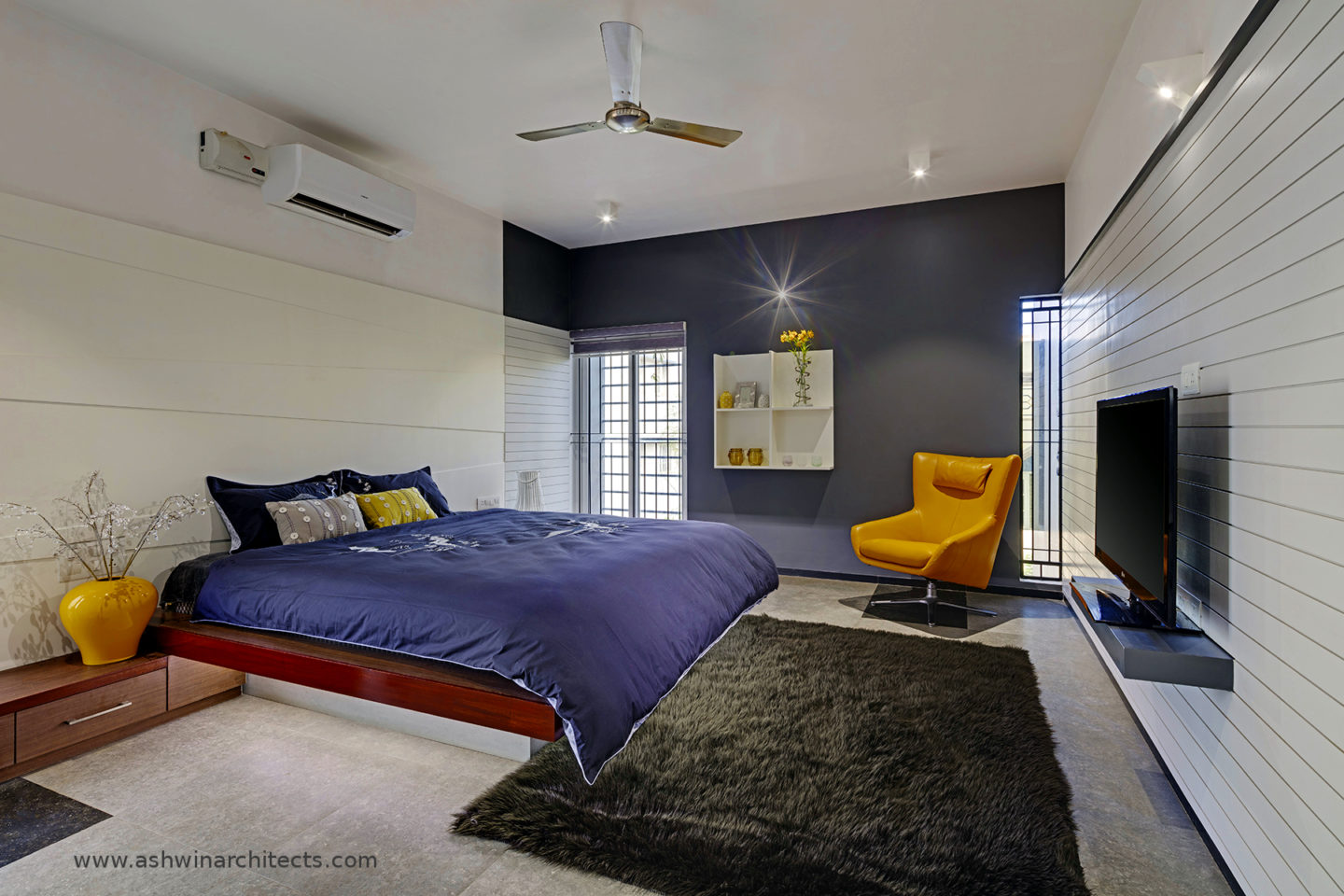 slokesh-60x40-plot-residence-master-bedroom-interior-designs