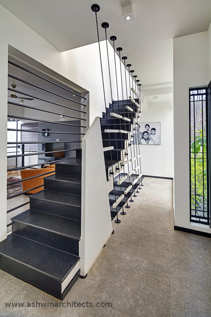 slokesh-60x40-plot-residence-staircase-interior-designs
