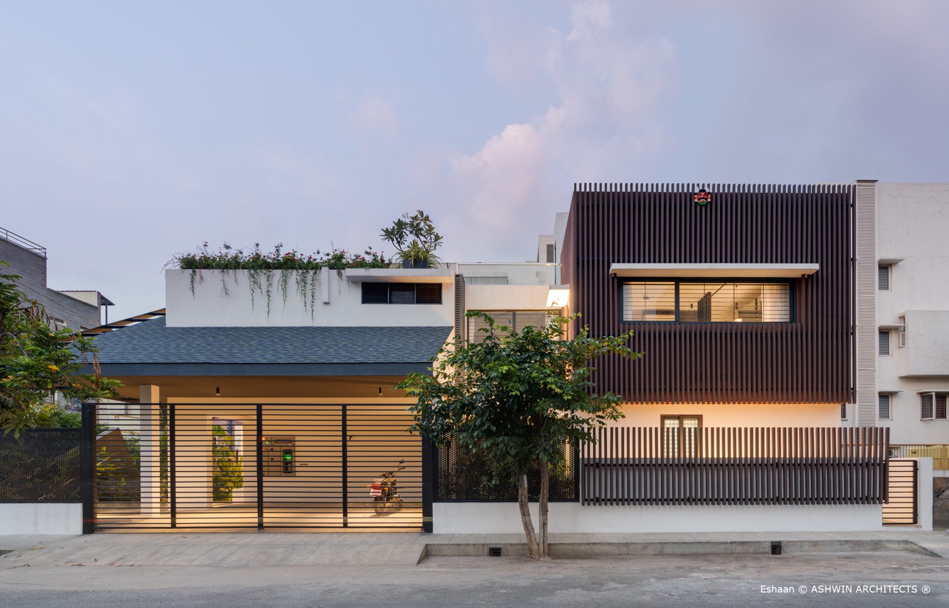 40-60-north-west-bungalow-design-indian-bungalow-house-design-bangalore-front-eve-1