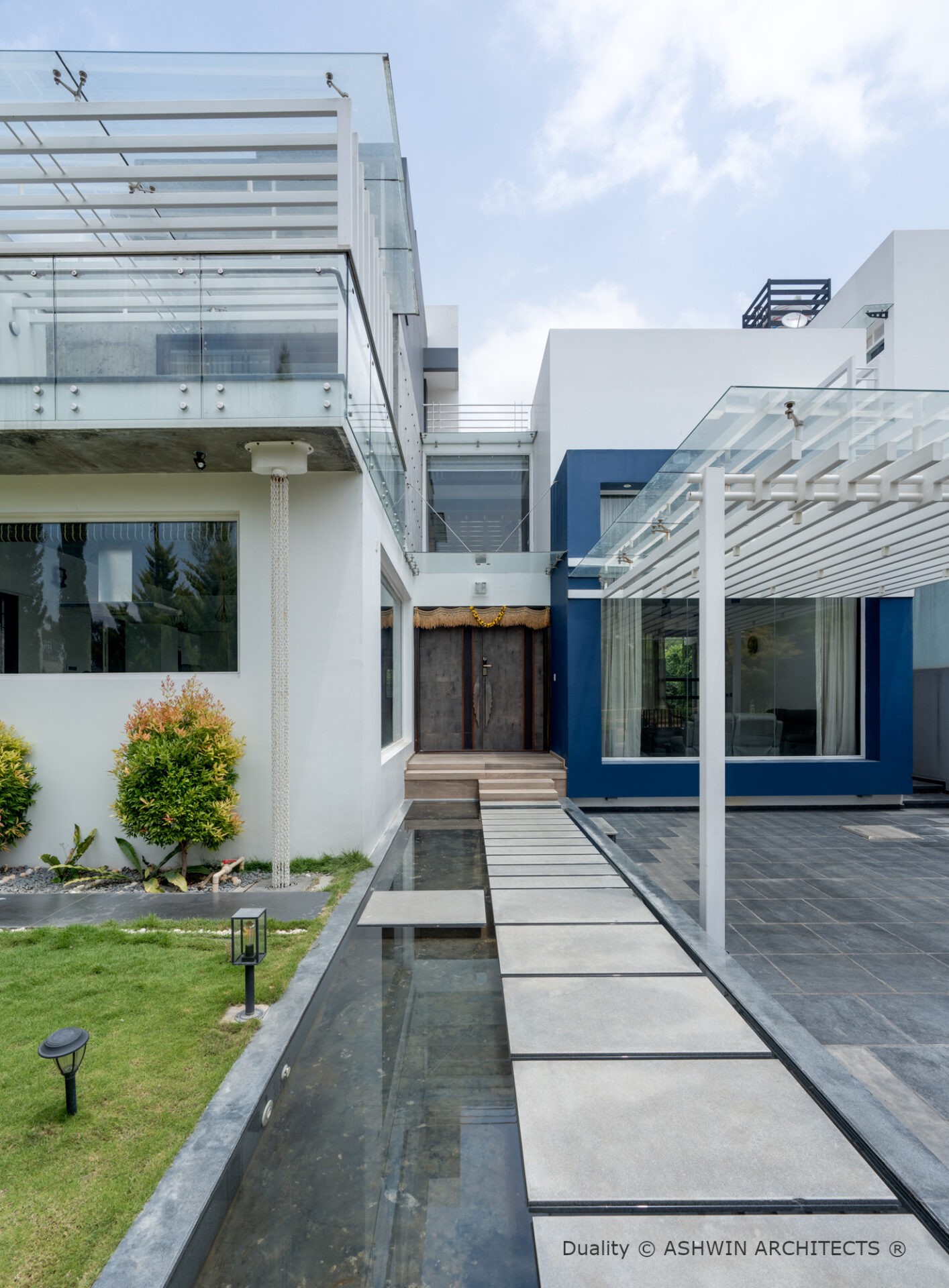bangalore-architects-near-me-100x80-plot-duplex-house-design-close-view