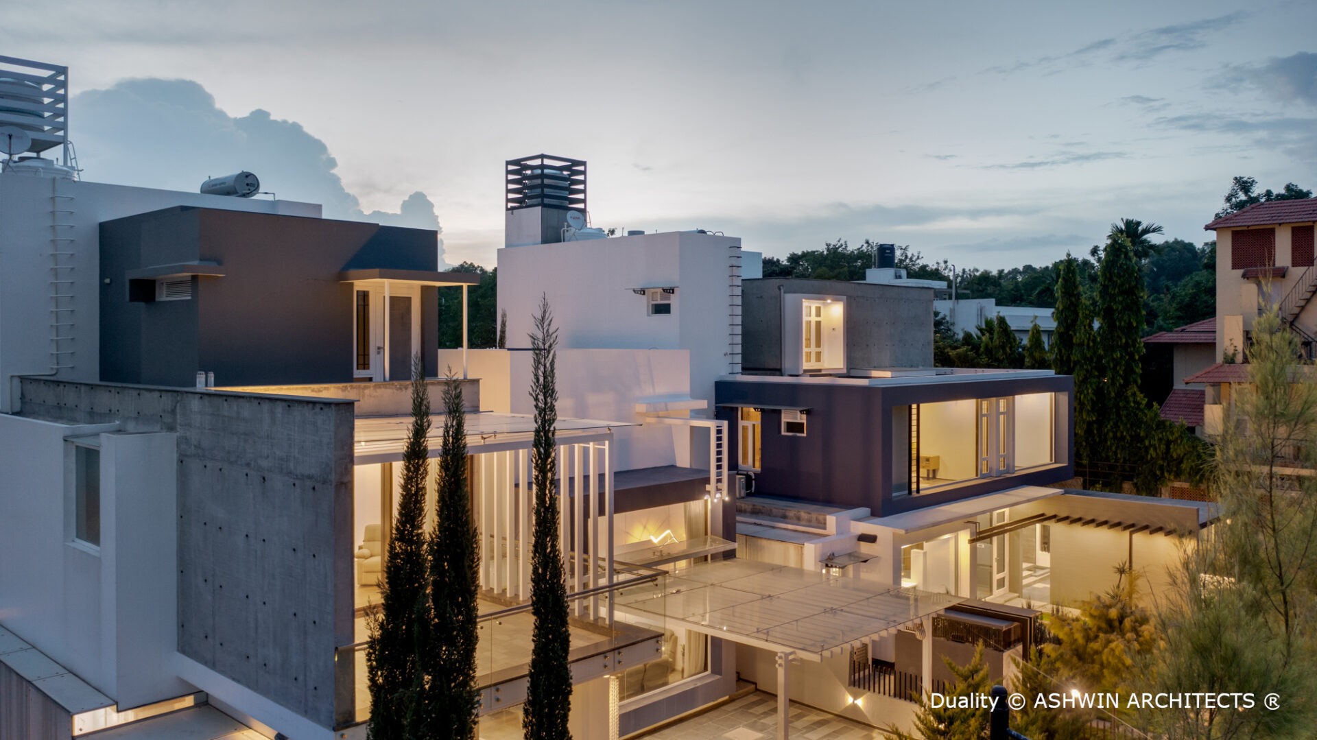 bangalore-architects-near-me-100x80-plot-duplex-house-design-eve-view-1