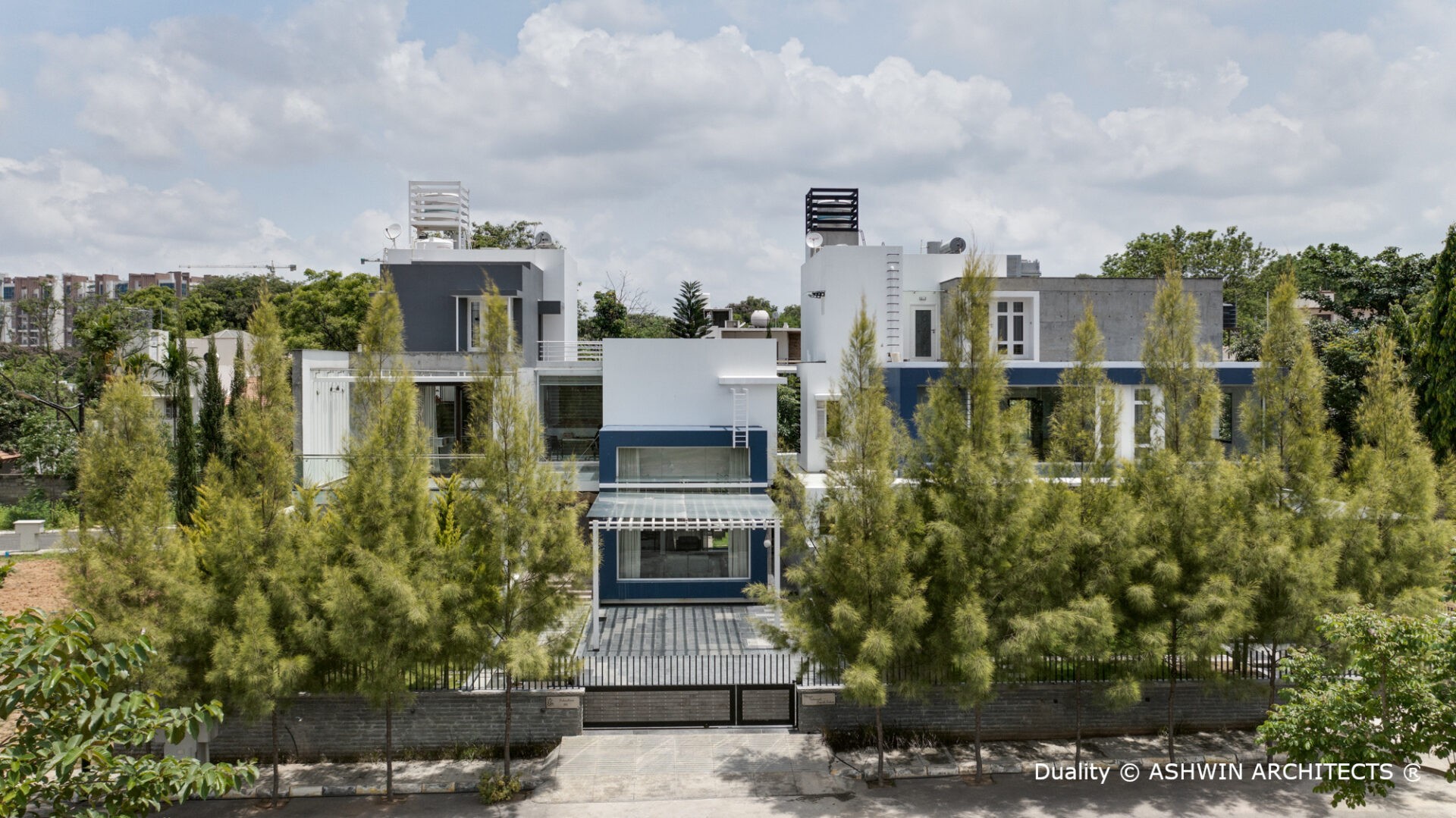 bangalore-architects-near-me-100x80-plot-duplex-house-design-frontal-1
